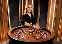 Dealer up-card and community card display visible to all concurrent Infinite Blackjack players
